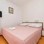 Nikola Apartman