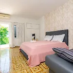 Nikola Apartman